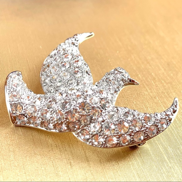 Jewelry - VTG Pavé Rhinestone Silver Tone Bird Dove Brooch Pin 1.83"